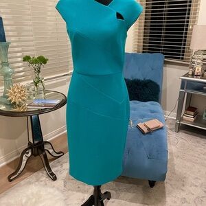 A striking and rare limited-edition piece by Roland Mouret for Neiman Marcus US8